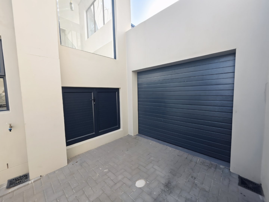 To Let 4 Bedroom Property for Rent in Sandown Western Cape